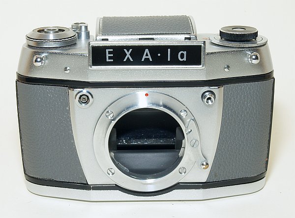 Eine gebrauchte Orig DDR EXA EXAKTA Filmspule Spulenkern Spule Kern / schwarz 